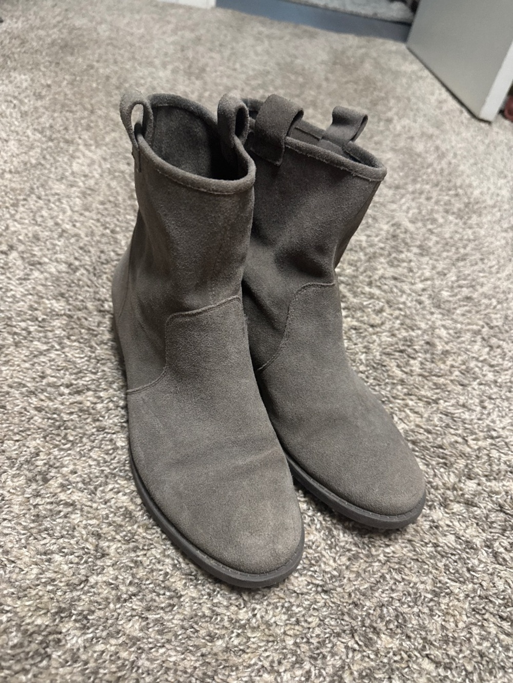 Sole Society Women’s Mushroom Gray Suede Ankle Booties Size 9